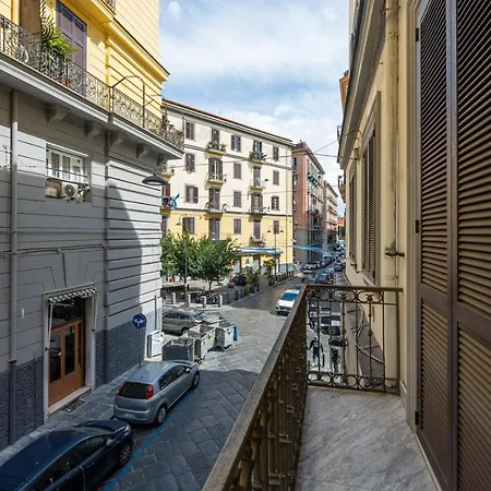 Duomo Hermes Relais بيت ضيافة نابولي