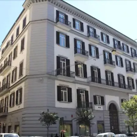 Duomo Hermes Relais بيت ضيافة نابولي